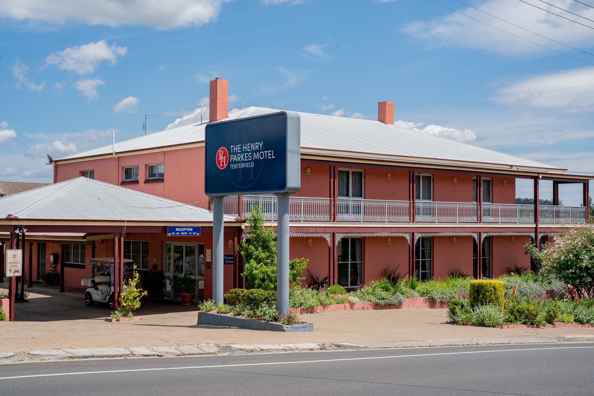 Henry Parkes Motor Inn