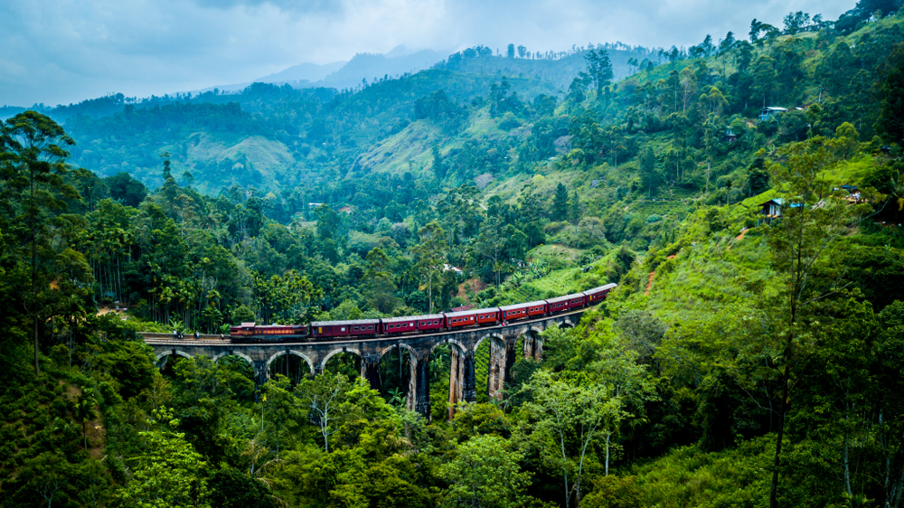 The Demodara Circular Loop train over the Nine Arch Bridge