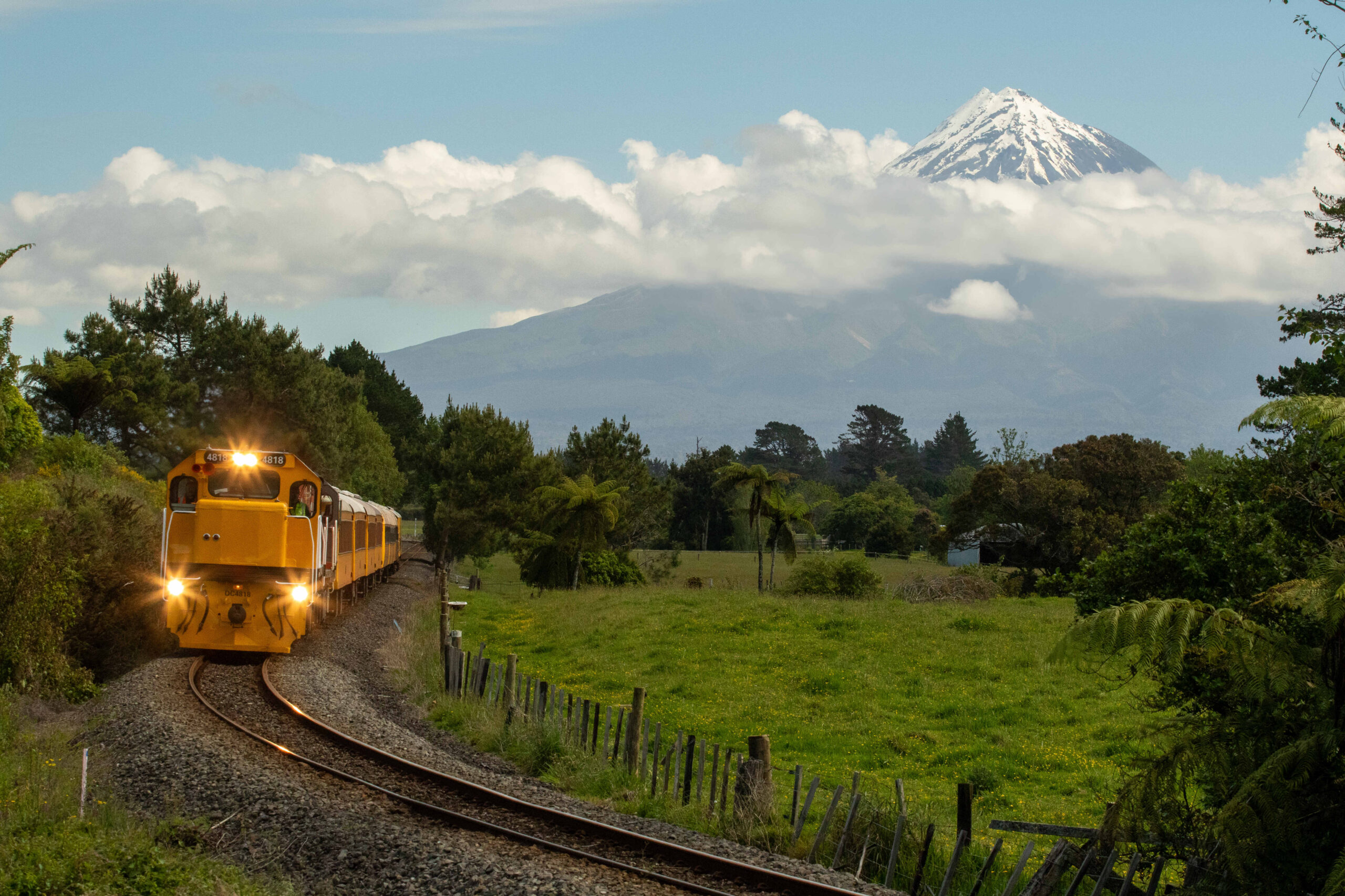 East & West – 13 Day Rail Tour