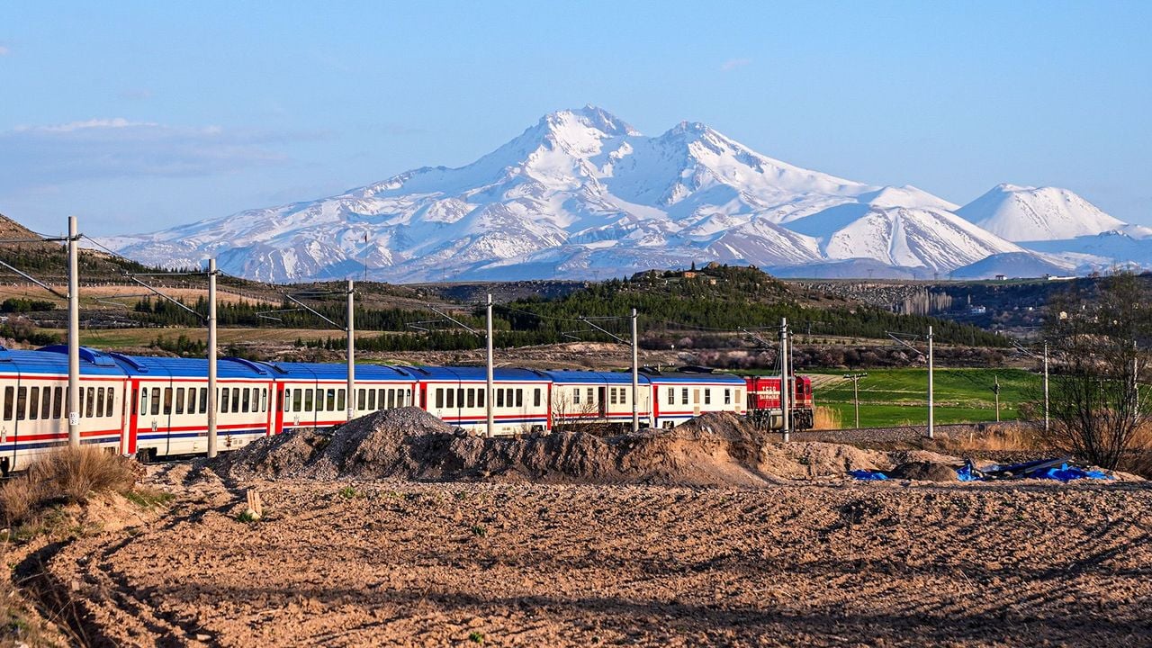 YHT Train