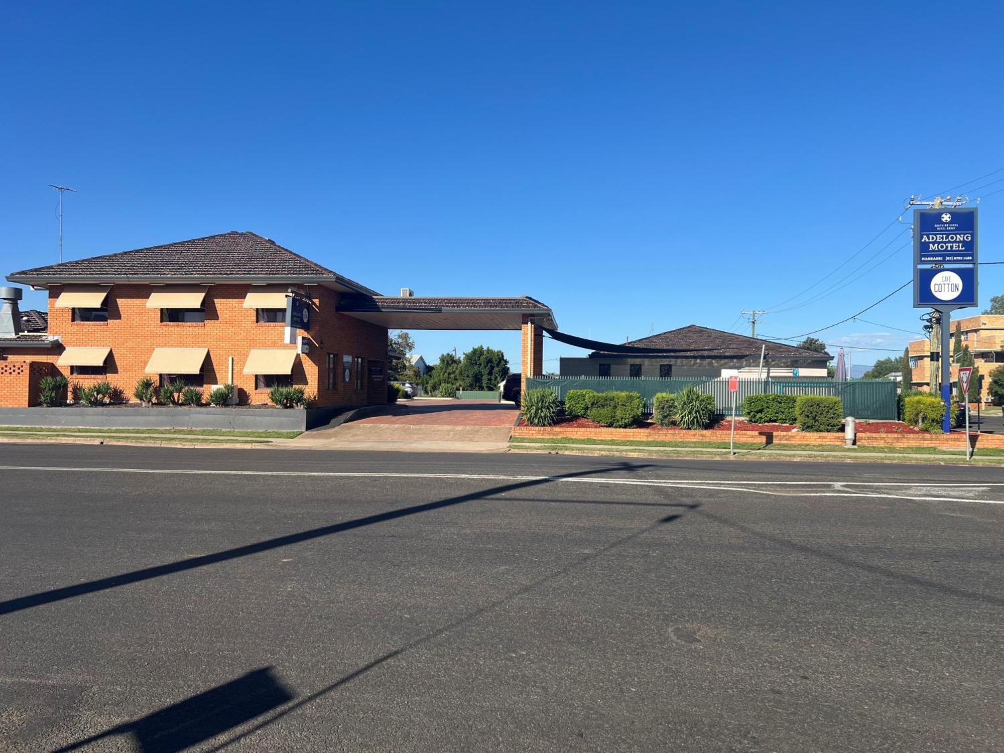 Adelong Motel and Crossroads Hotel